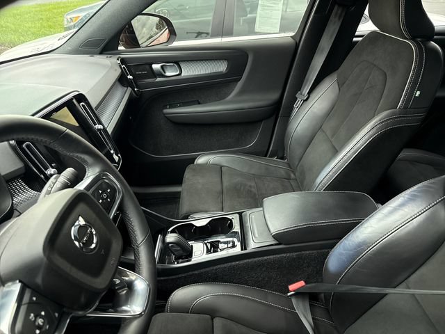 Used 2022 Volvo XC40 T5 R-Design w/ Climate Package AWD/4WD image 17