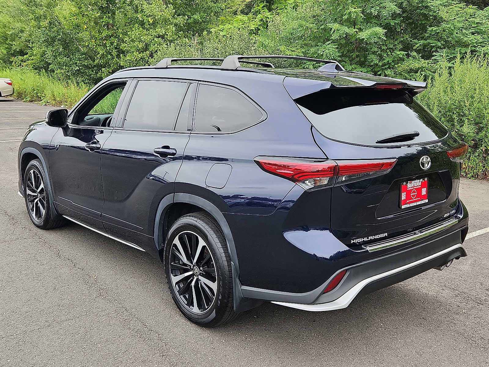 Used 2022 Toyota Highlander XSE image 6