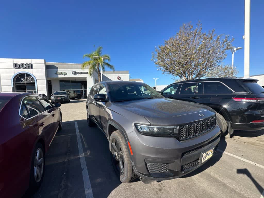 Certified 2023 Jeep Grand Cherokee L Laredo RWD image 2