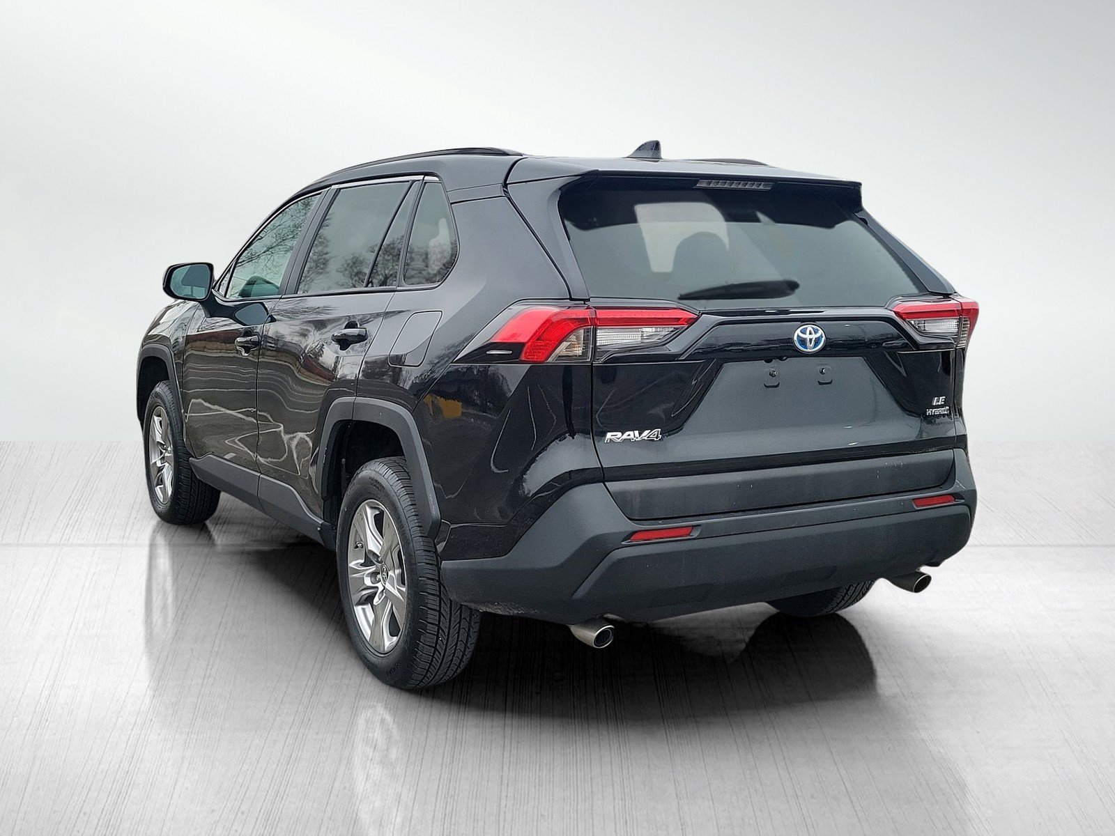 Used 2024 Toyota RAV4 LE AWD/4WD video 3