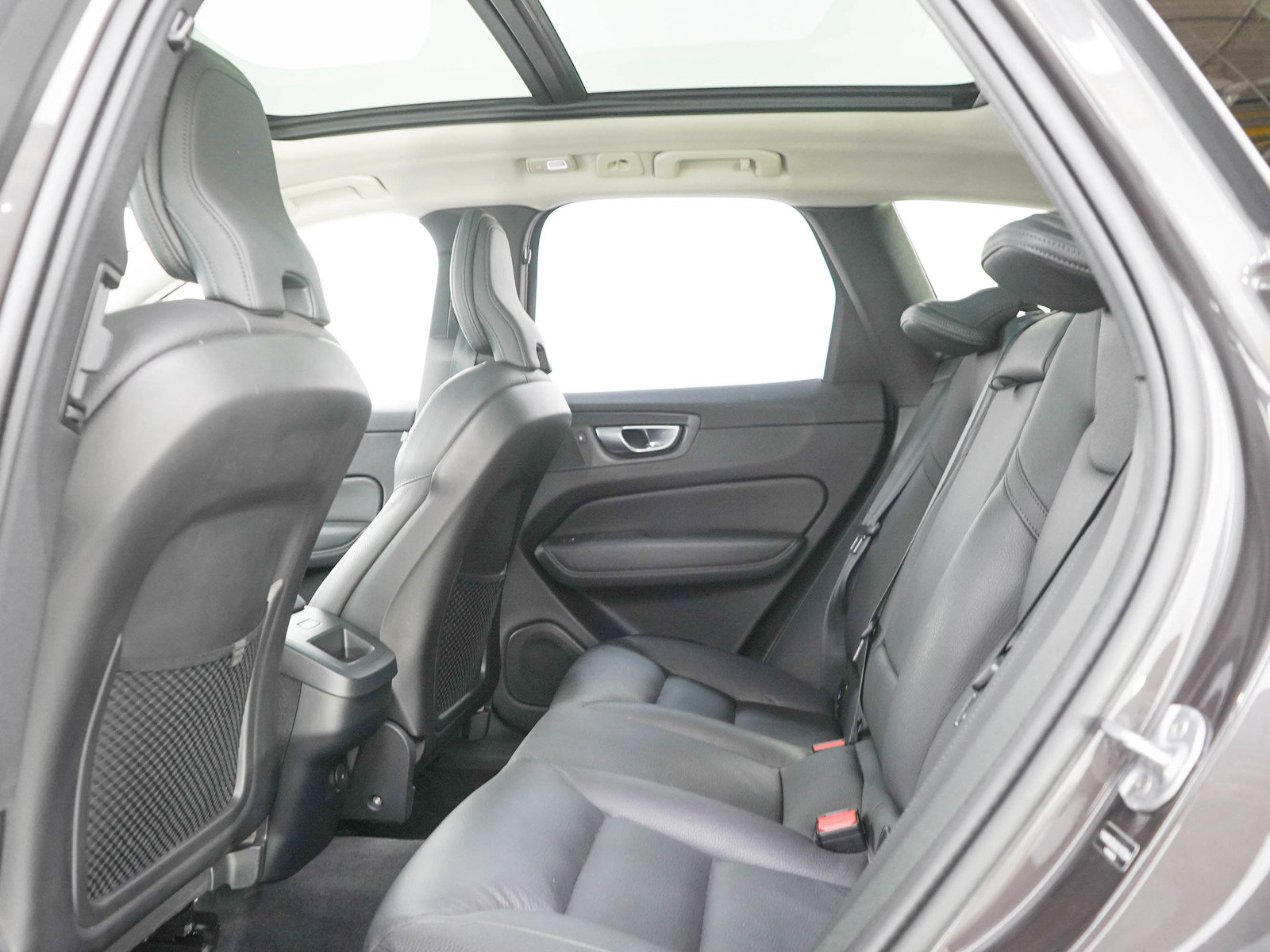 Used 2025 Volvo XC60 B5 Plus AWD/4WD image 15