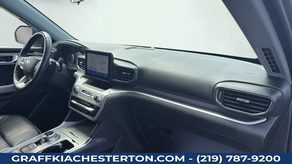 Used 2021 Ford Explorer XLT w/ Equipment Group 202A AWD/4WD image 32