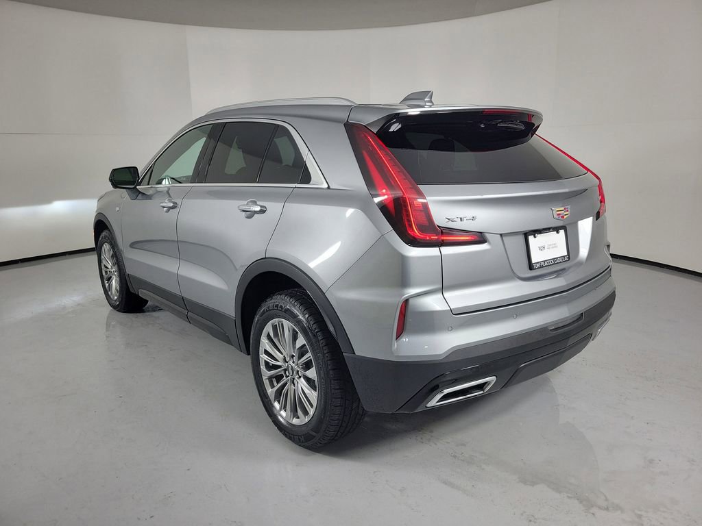 Used 2025 Cadillac XT4 Premium Luxury FWD image 3