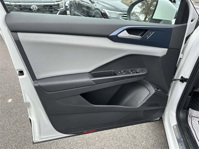 Certified 2022 Volkswagen Taos SE w/ Panoramic Sunroof Package image 12