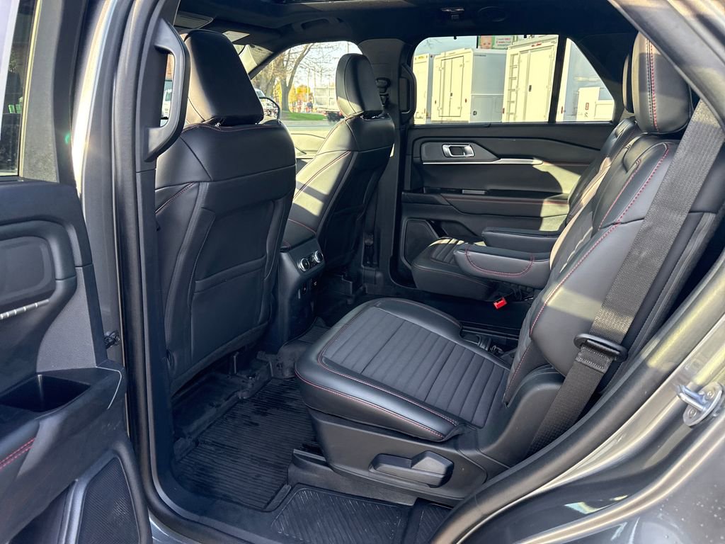 Used 2025 Ford Explorer ST-Line w/ Premium Package image 19