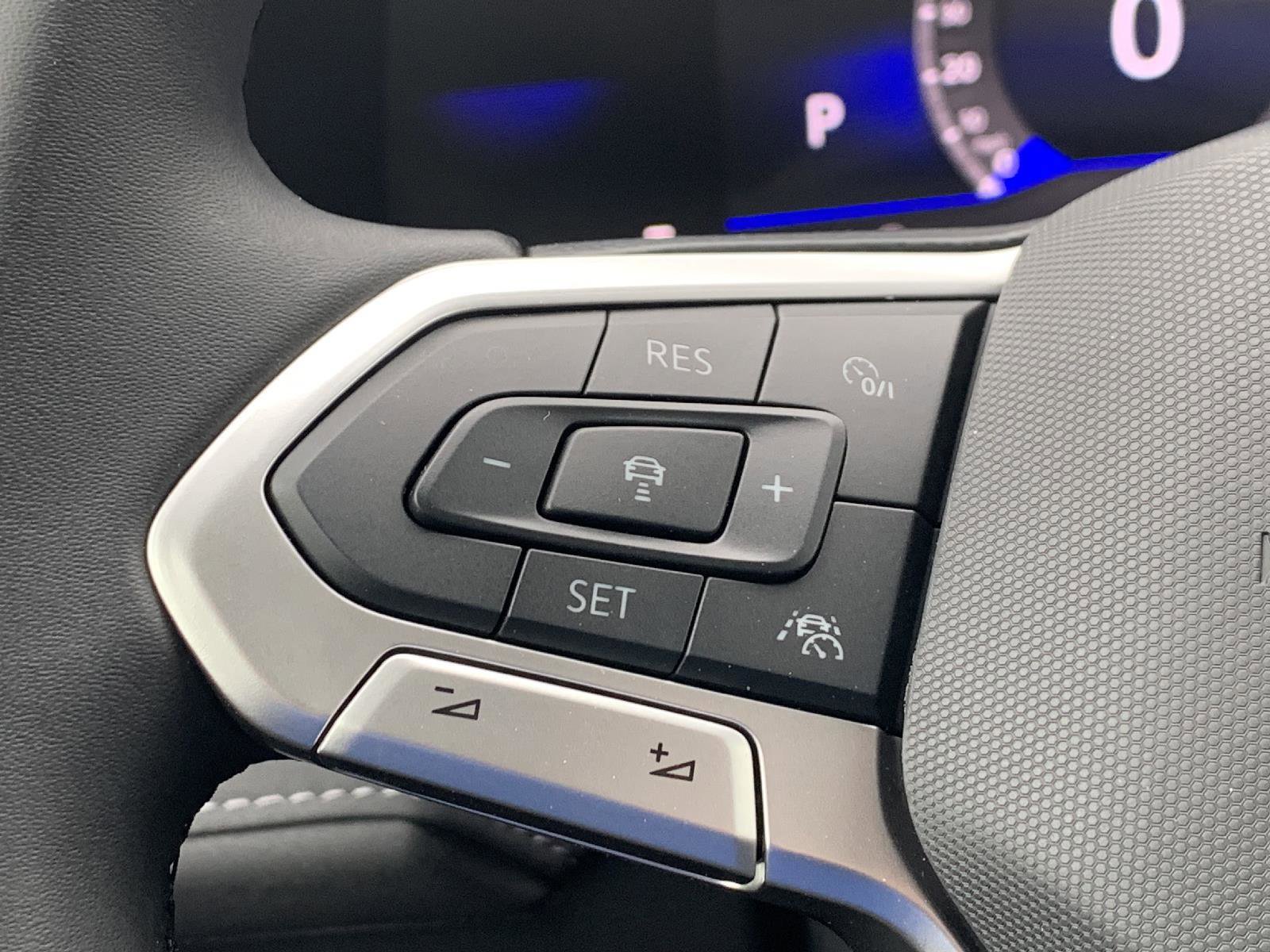 Used 2025 Volkswagen Taos SE w/ Taos Adventure Package (SXB) image 30