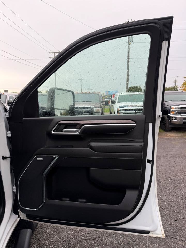 Used 2024 Chevrolet Silverado 2500 LTZ w/ LTZ Plus Package AWD/4WD image 19