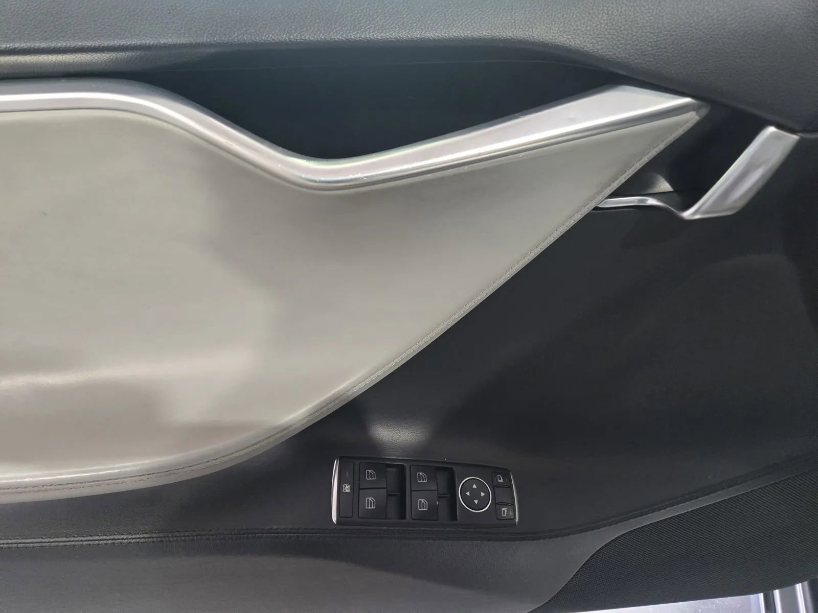 Used 2013 Tesla Model S Performance RWD image 12