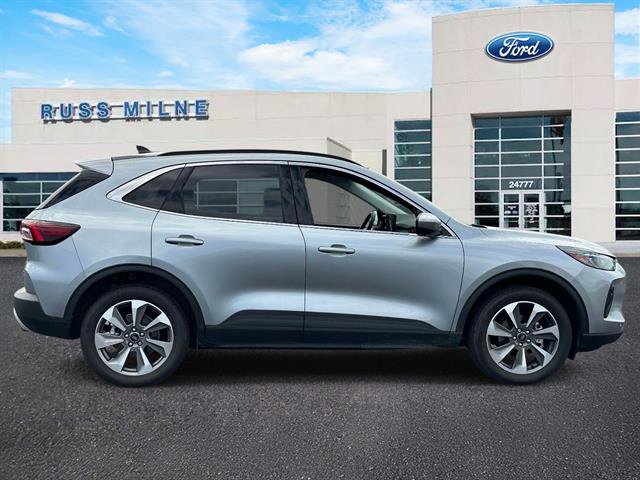 Used 2024 Ford Escape Platinum AWD/4WD image 2