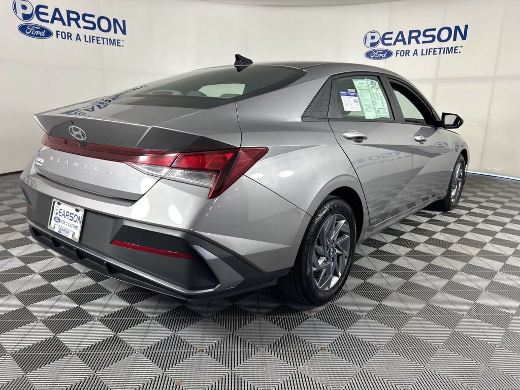 Used 2024 Hyundai Elantra SEL FWD image 7