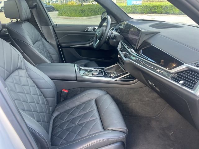 Used 2023 BMW X7 xDrive40i w/ M Sport Package image 27