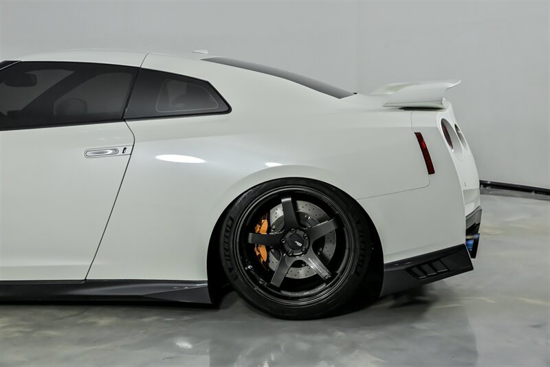 Used 2019 Nissan GT-R Premium w/ Premium Interior Package AWD/4WD image 10