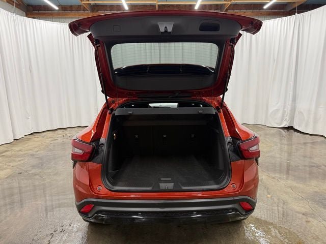 Used 2024 Chevrolet Trax RS FWD image 22