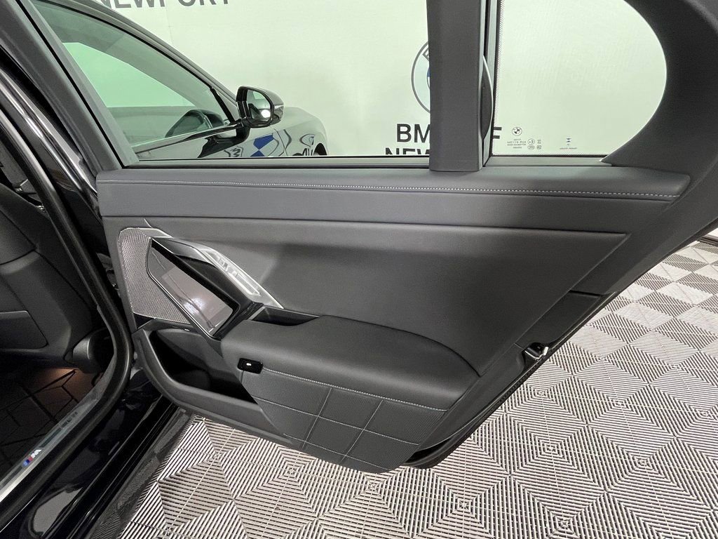 Used 2025 BMW 760i xDrive w/ Premium Package image 26