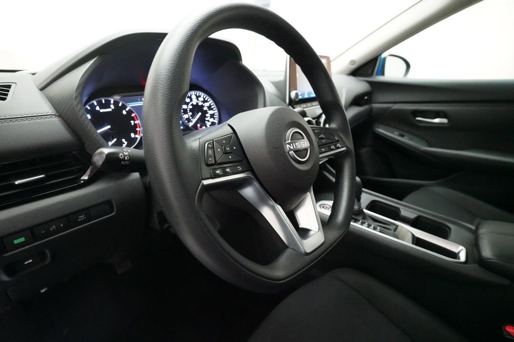 Used 2025 Nissan Sentra SV FWD image 8