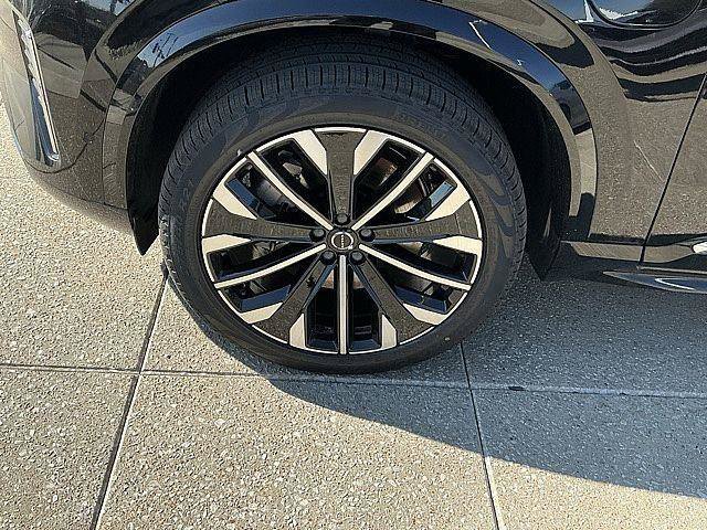 New 2026 Volvo XC90 T8 Plus w/ Protection Package Premier AWD/4WD image 12