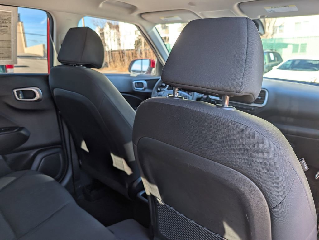 Used 2021 Hyundai Venue SE image 17