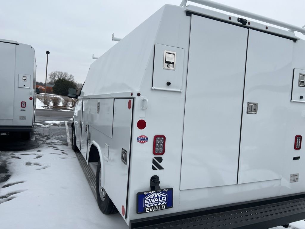 New 2025 GMC Savana 3500 w/ Power Convenience Package RWD image 9