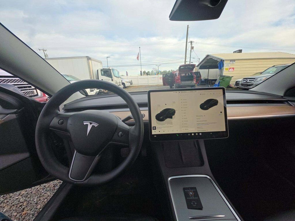 Used 2023 Tesla Model 3 Standard Range image 2