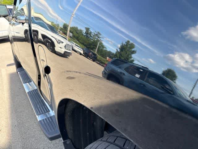 Used 2019 Chevrolet Silverado 1500 LTZ w/ LTZ Premium Package AWD/4WD image 6