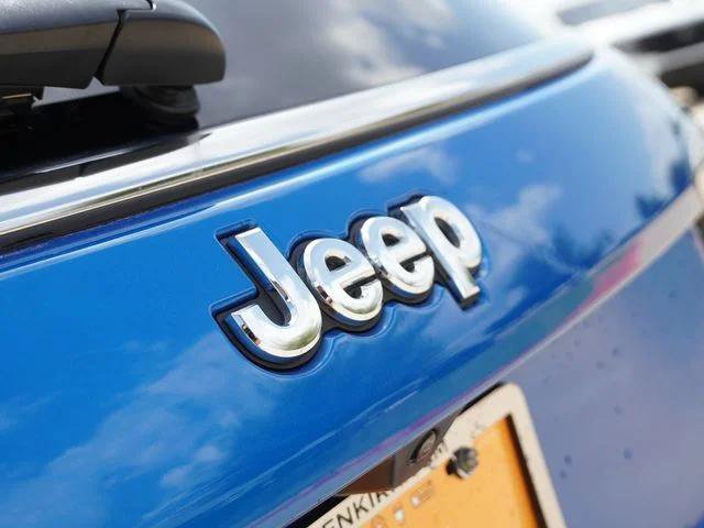 Certified 2023 Jeep Compass Latitude AWD/4WD image 12