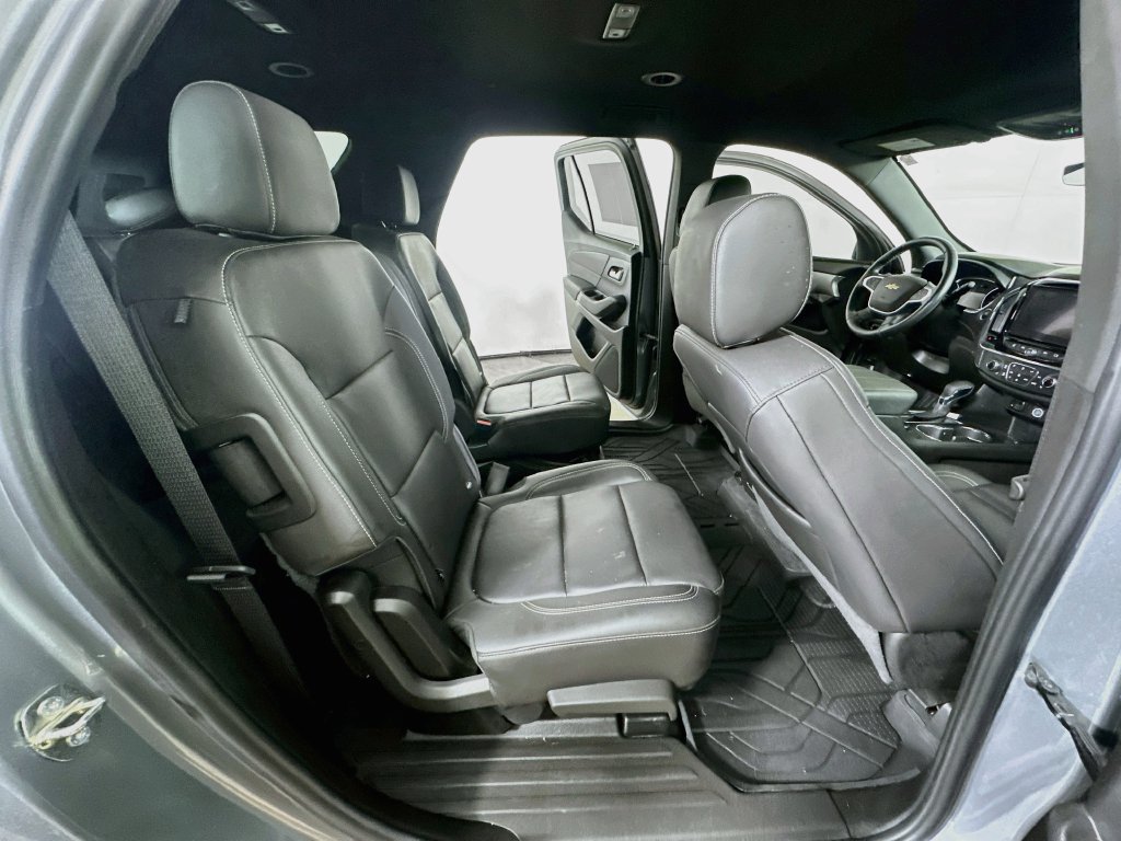 Used 2023 Chevrolet Traverse LT w/ LT Premium Package FWD image 12