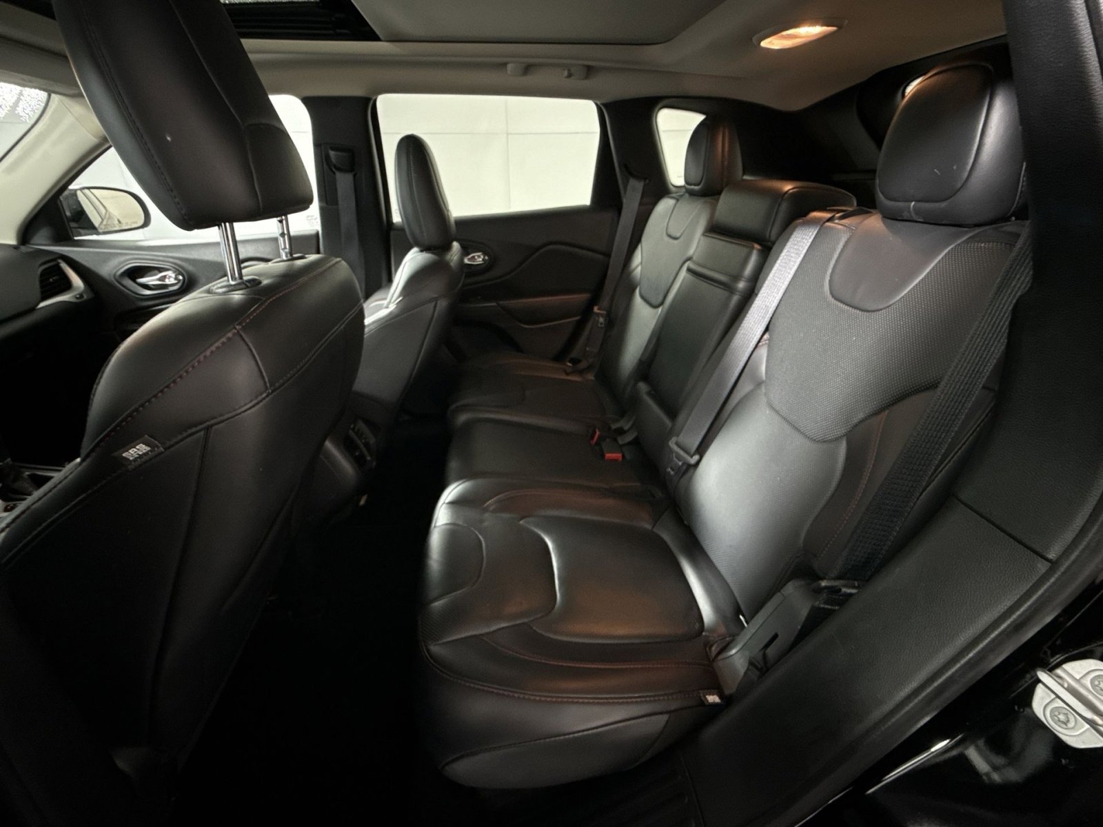 Used 2017 Jeep Cherokee Trailhawk image 25