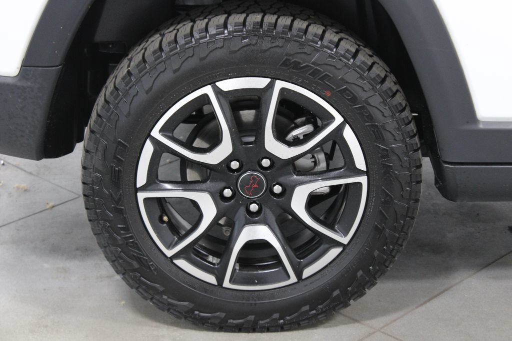 Used 2025 Jeep Compass Trailhawk AWD/4WD image 13