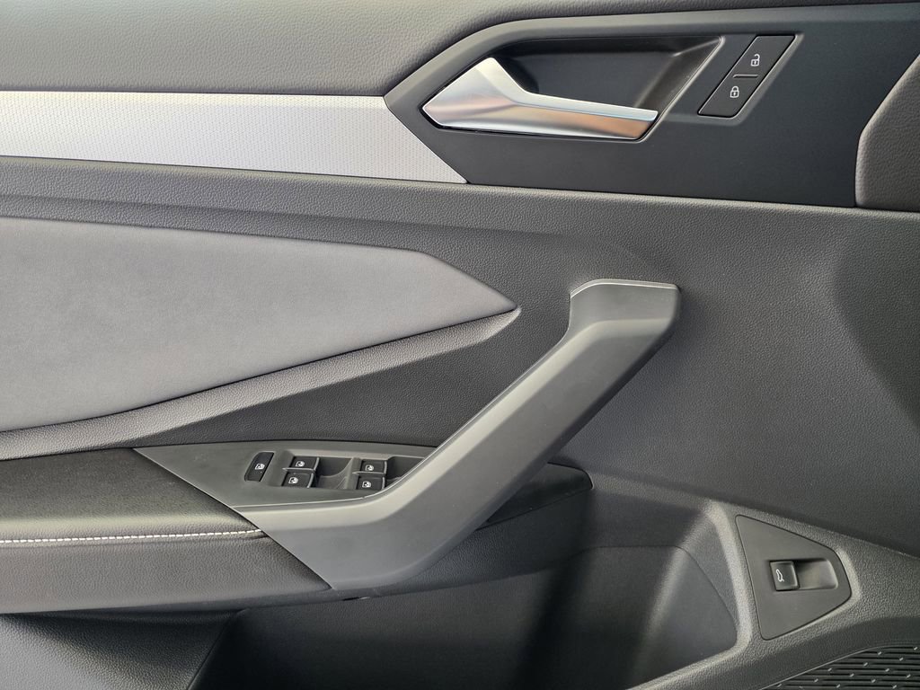 New 2026 Volkswagen Jetta SE FWD image 16