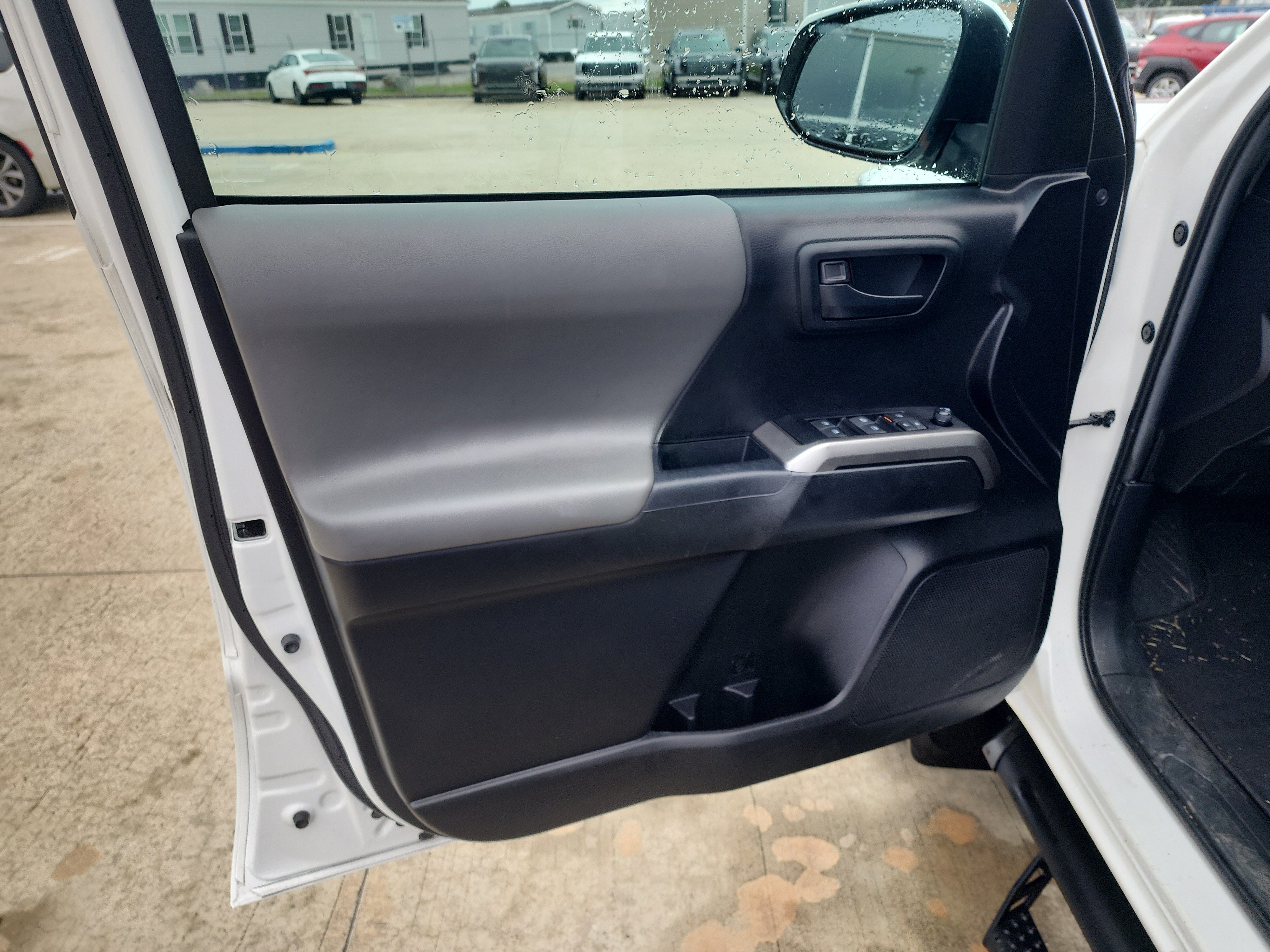 Used 2022 Toyota Tacoma SR5 RWD image 19