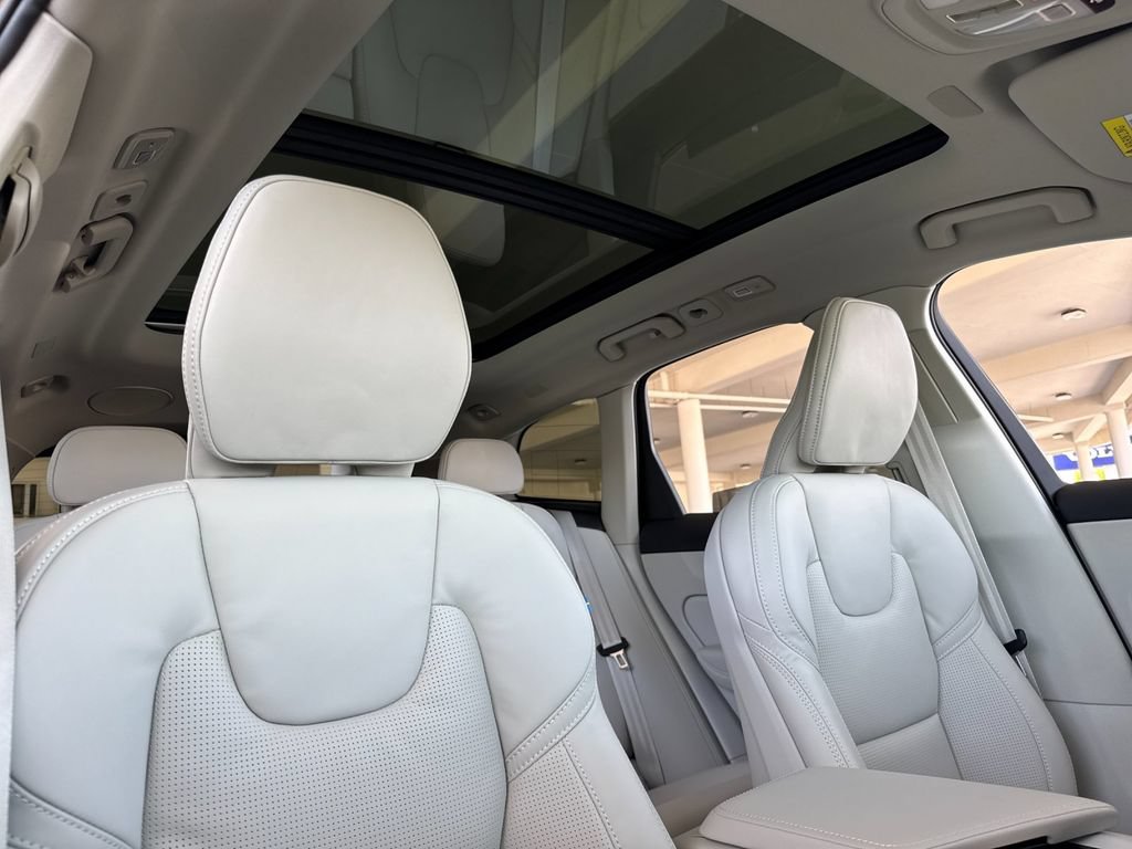 New 2026 Volvo XC60 T8 Ultra w/ Protection Package Premier AWD/4WD image 16