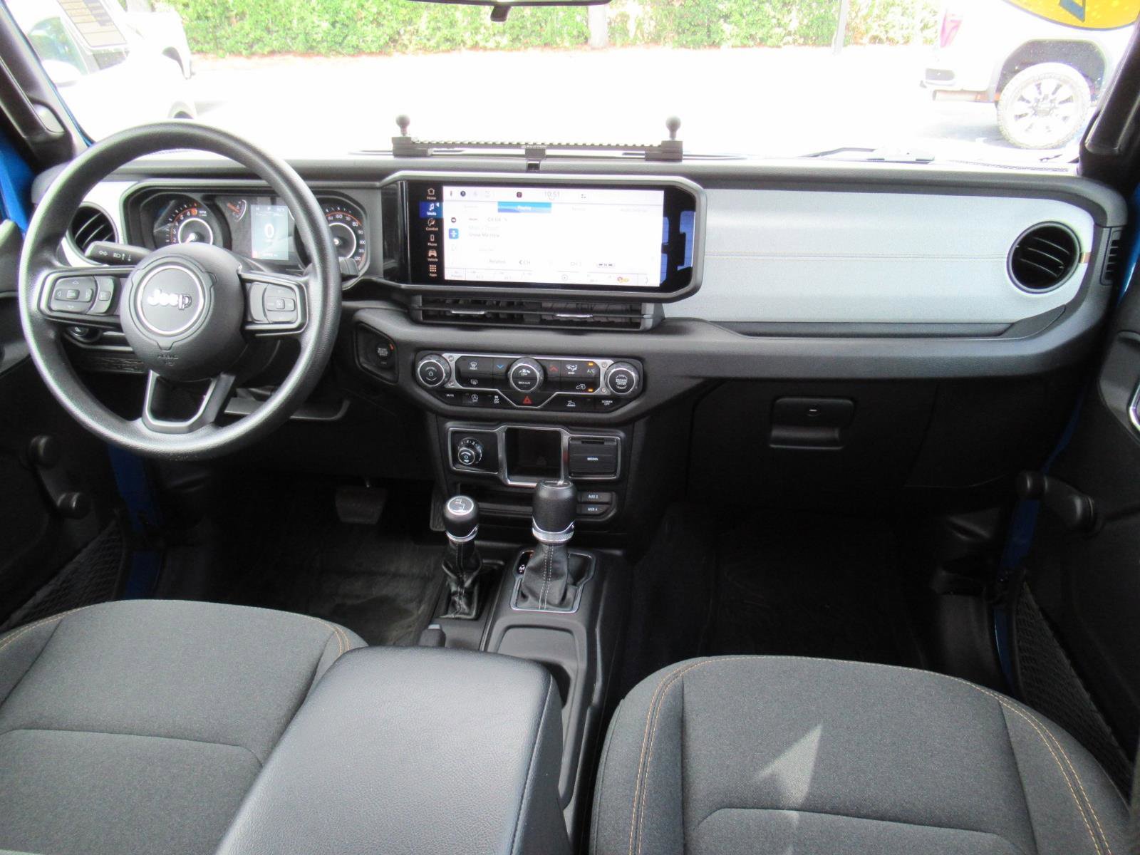 Used 2024 Jeep Gladiator Sport AWD/4WD image 13