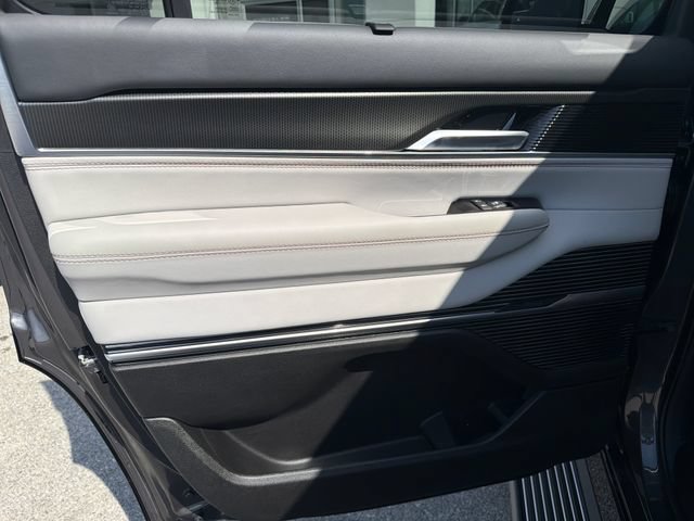 New 2026 Jeep Grand Wagoneer Summit AWD/4WD image 43