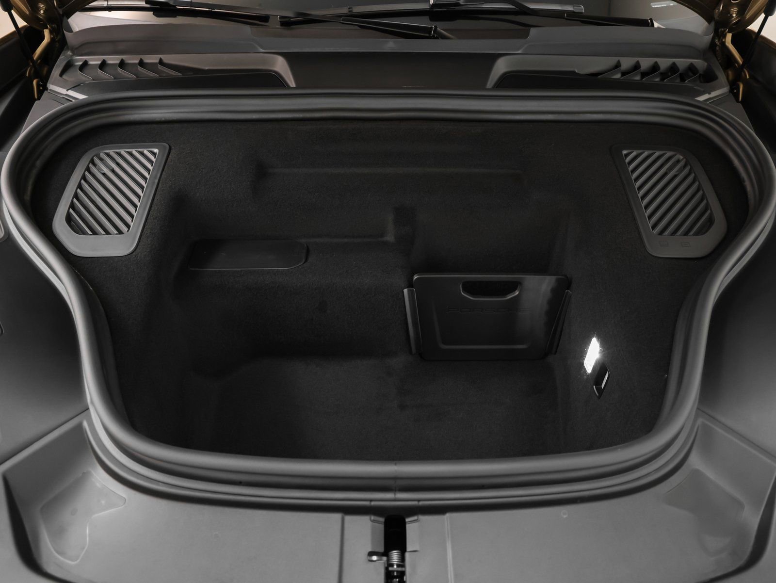 New 2025 Porsche Macan 4S Electric image 17