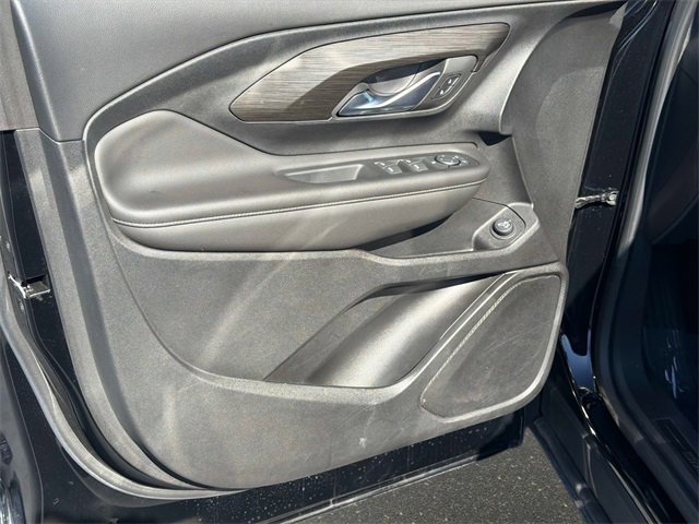 Used 2023 GMC Terrain SLE w/ Driver Convenience Package image 16