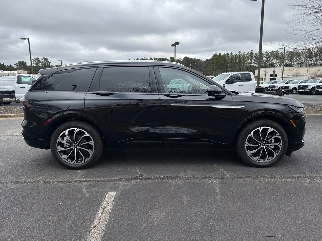 Used 2025 Lincoln Nautilus Reserve image 4