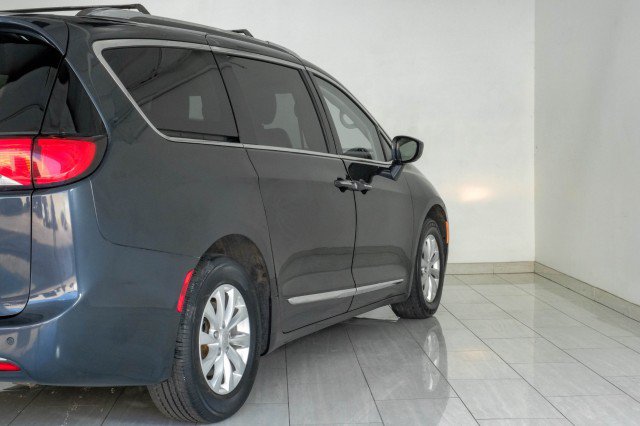 Used 2019 Chrysler Pacifica Touring-L FWD image 66