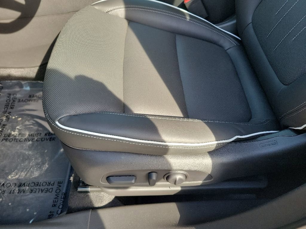 Used 2025 Buick Encore GX Avenir w/ Avenir Technology Package AWD/4WD image 20