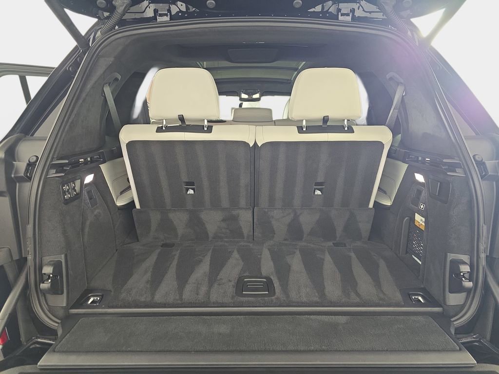 Certified 2024 BMW X7 xDrive40i w/ M Sport Package image 12