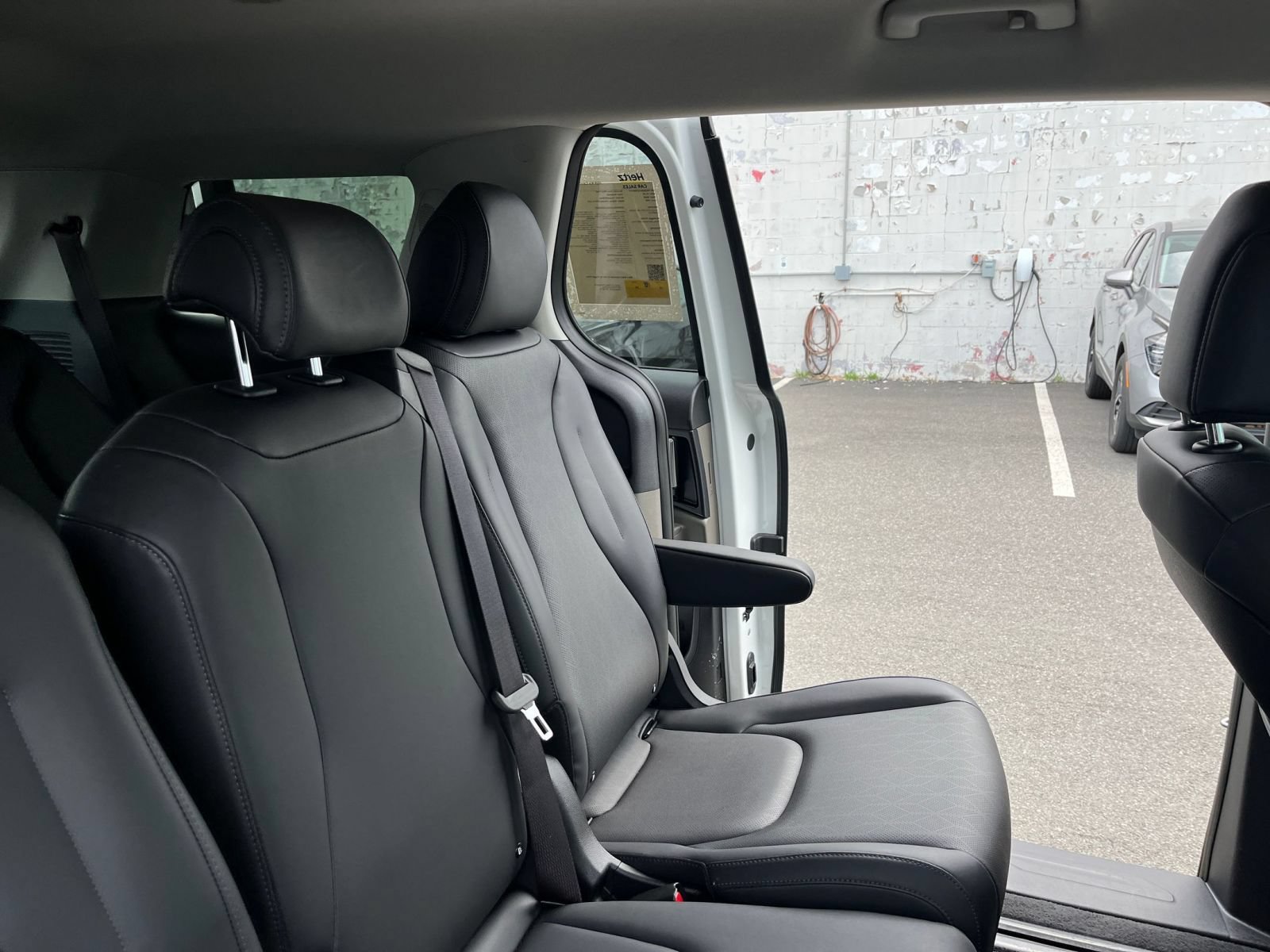 Used 2026 Kia Carnival FWD image 40