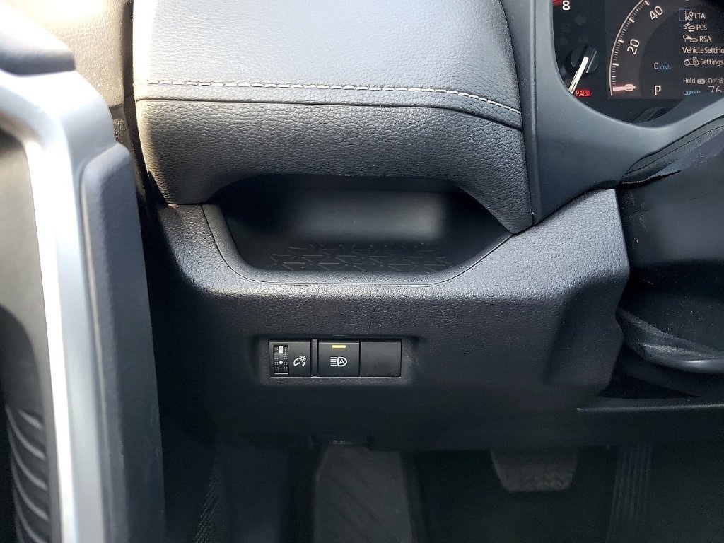 Used 2025 Toyota RAV4 LE AWD/4WD image 16