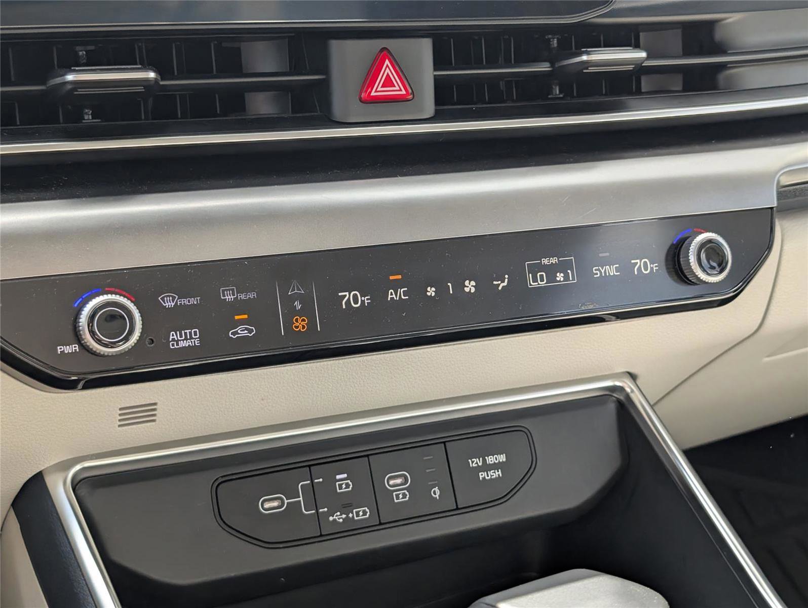 Used 2026 Kia Carnival SX w/ SX Dark Edition Package image 17