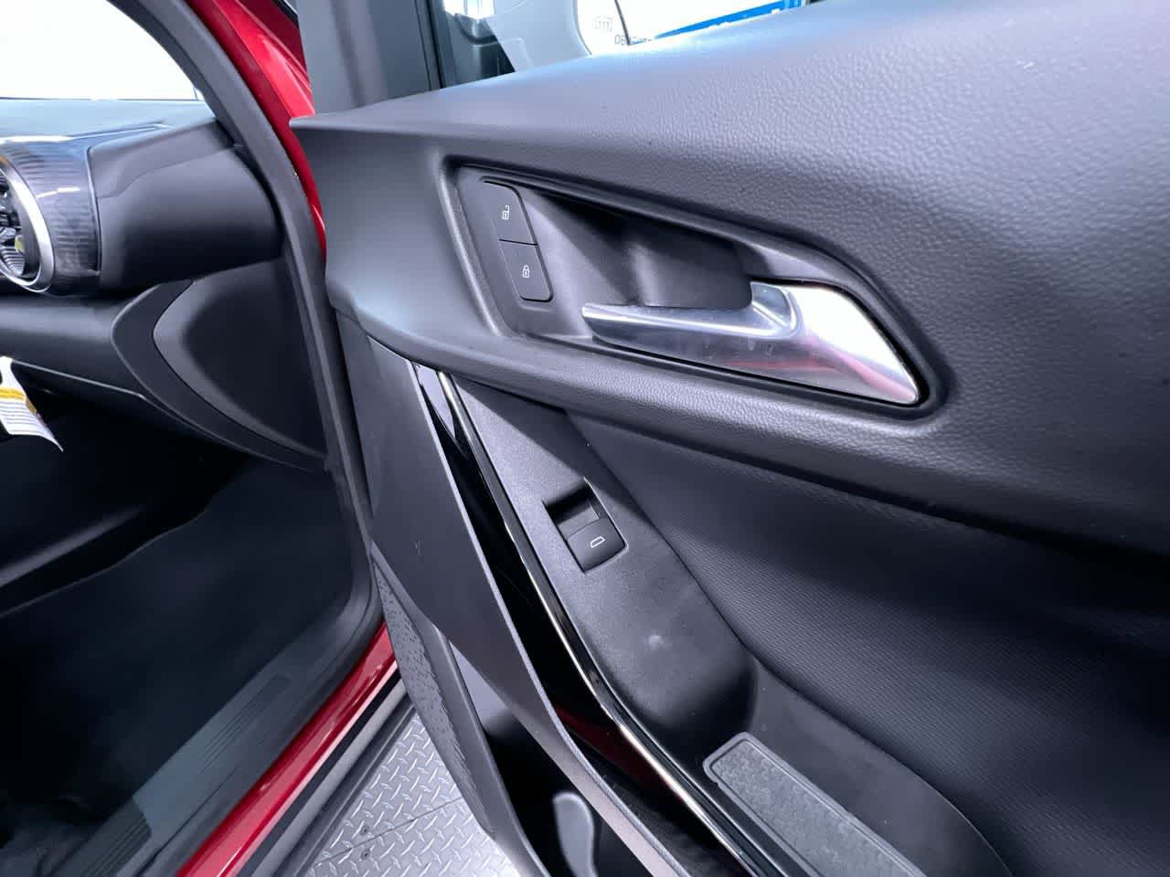 Used 2025 Chevrolet Equinox LT w/ Safety and Technology Package FWD image 37