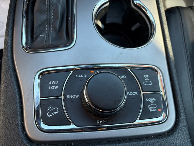 Used 2019 Jeep Grand Cherokee Overland AWD/4WD image 33