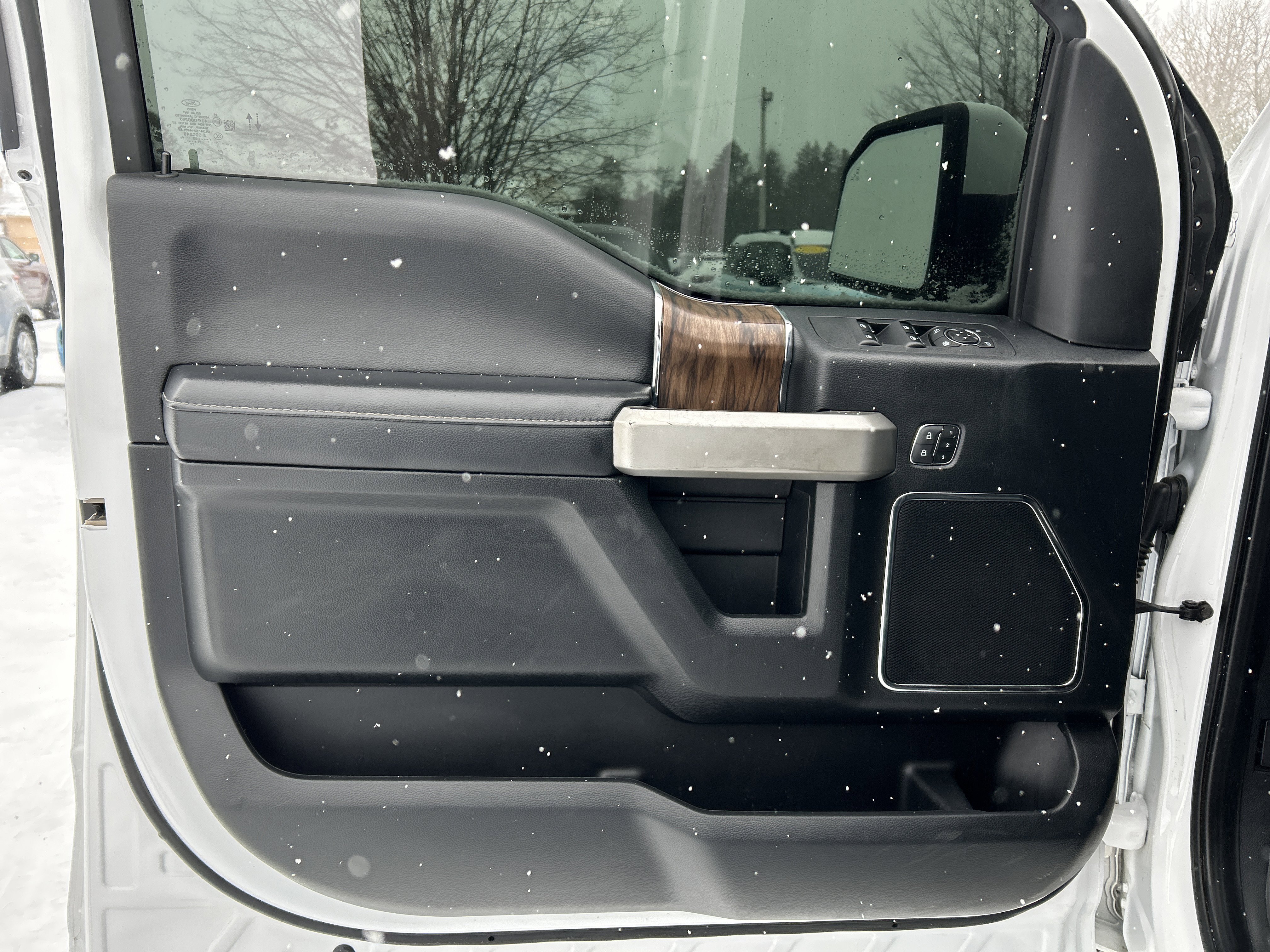 Used 2020 Ford F150 Lariat image 12