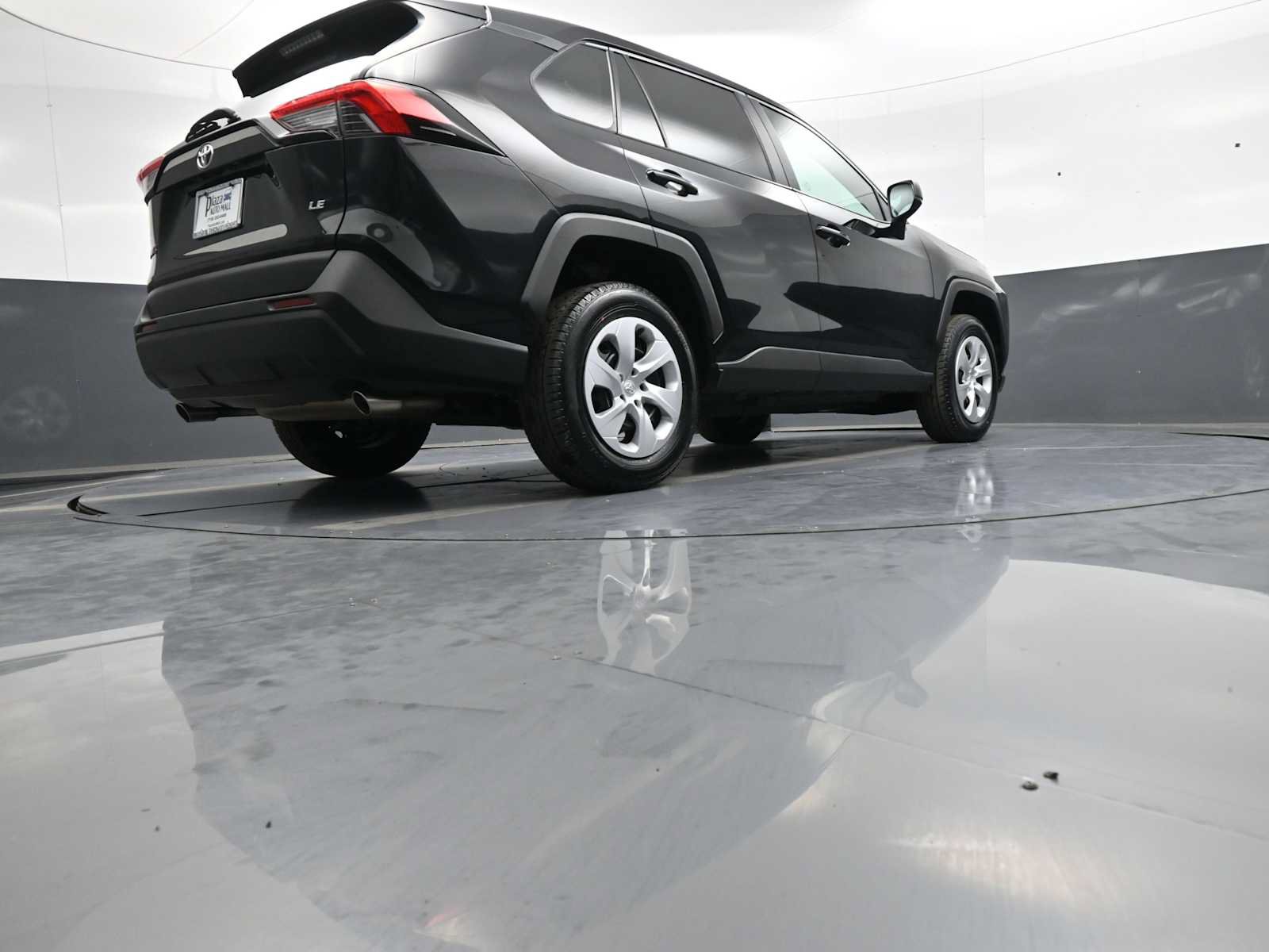 Used 2025 Toyota RAV4 LE FWD image 27