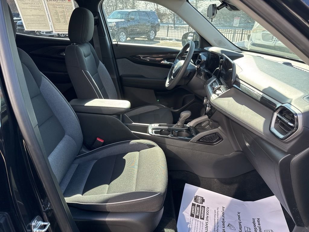 Used 2025 Chevrolet TrailBlazer LT image 23