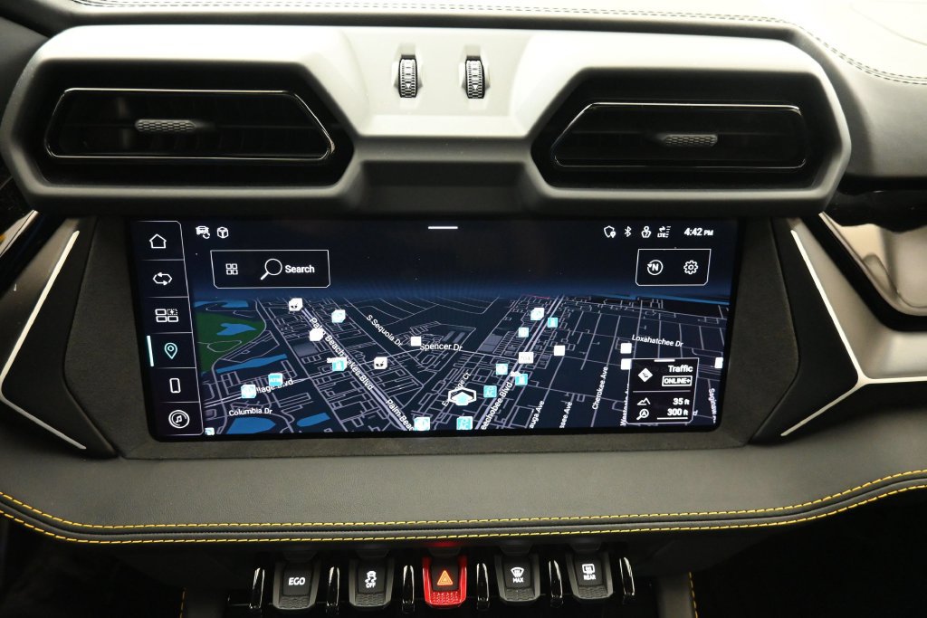 Used 2025 Lamborghini Urus SE AWD/4WD image 22