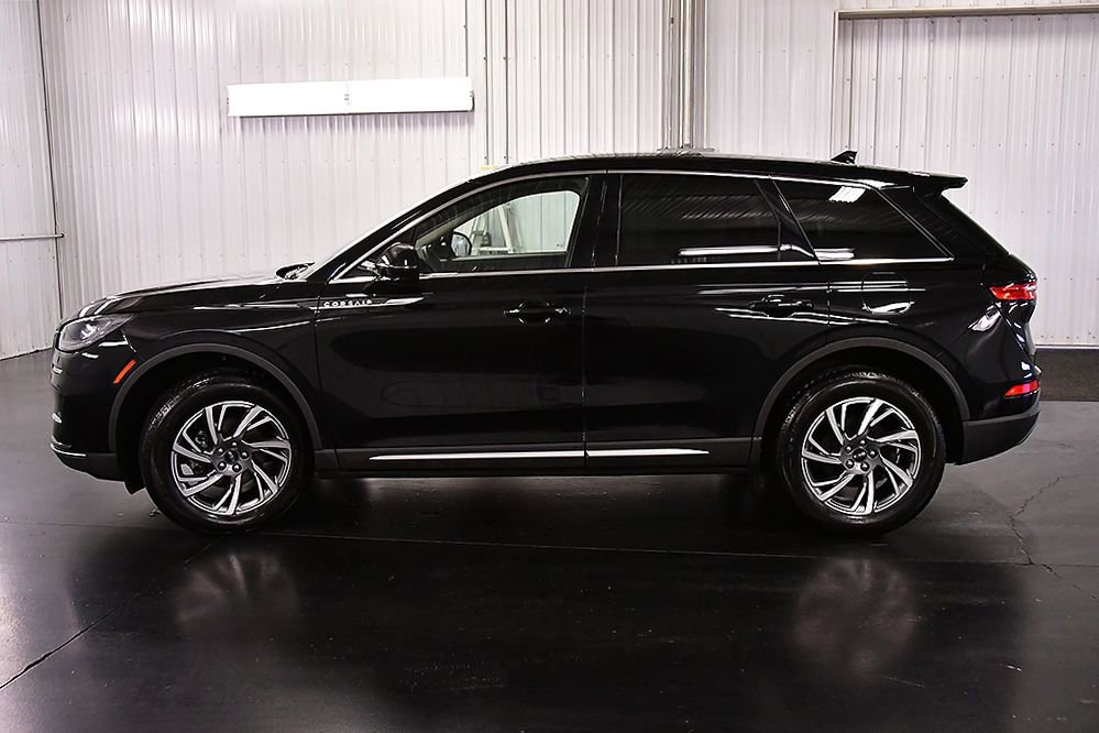 Used 2024 Lincoln Corsair AWD w/ Equipment Group 101A image 4