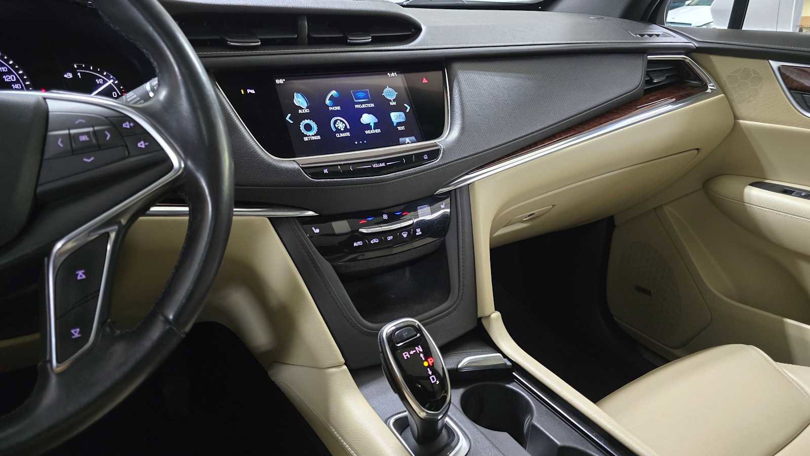 Used 2018 Cadillac XT5 Luxury w/ Driver Awareness Package image 22